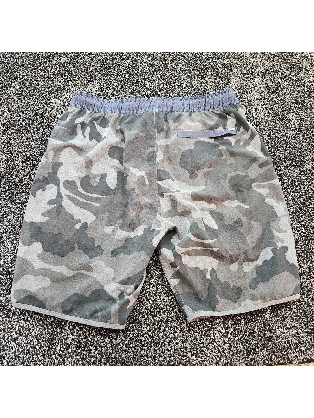 Vuori The Banks Short Mens M Medium 8.5 Gray Camo Camouflage Boardshorts V315